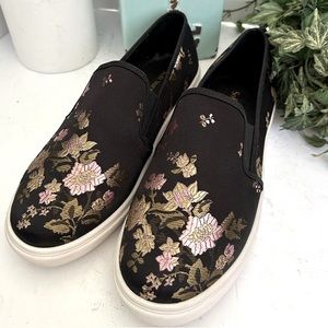 Soft Surroundings Slip On Floral Embroidered Asian Inspired Sneakers. Size 9